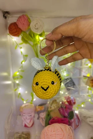 Bumble bee keychain